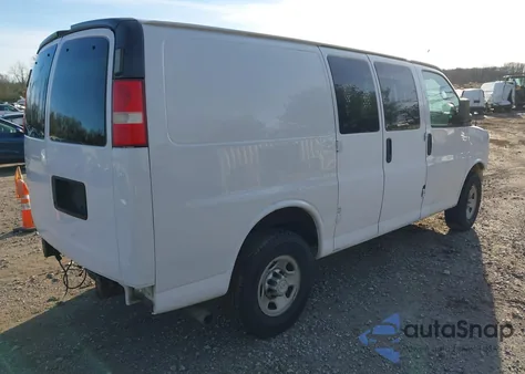 2014 Chevrolet Express 2500 Work Van z USA, uszkodzony, nr VIN 1GCWGFCA1E1199090